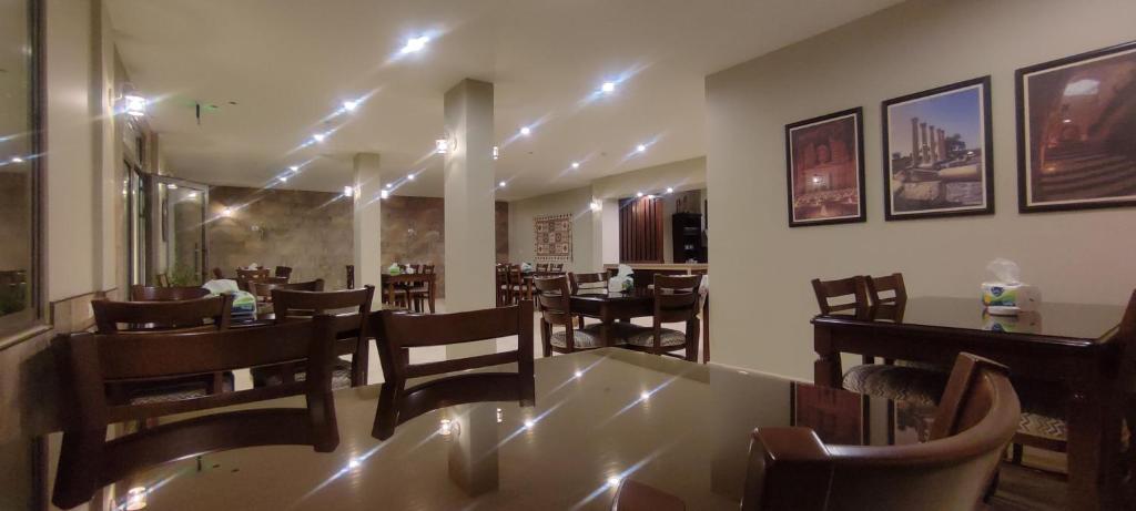 Posezení v ubytování Black Iris Hotel