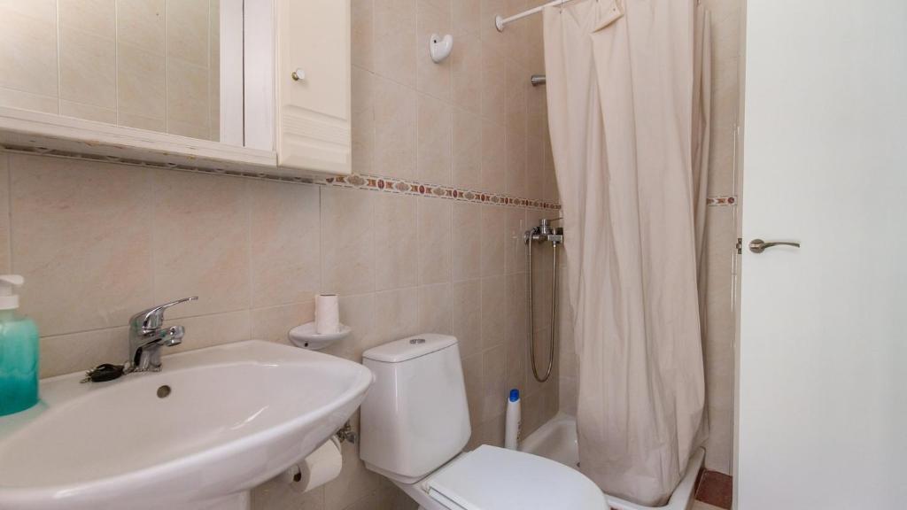 A bathroom at Chalet Brillante Córdoba by Ruralidays