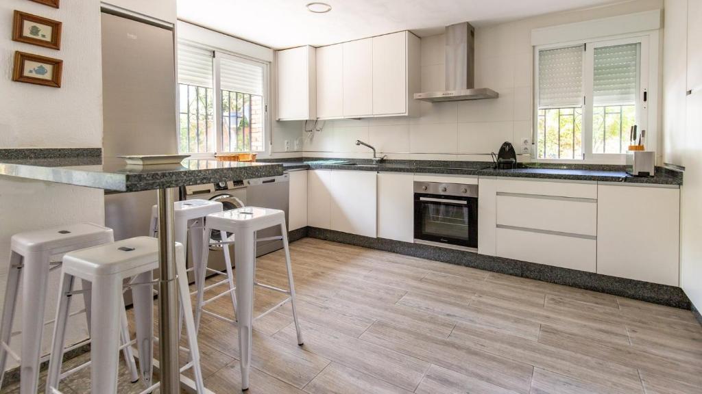A kitchen or kitchenette at Chalet Brillante Córdoba by Ruralidays