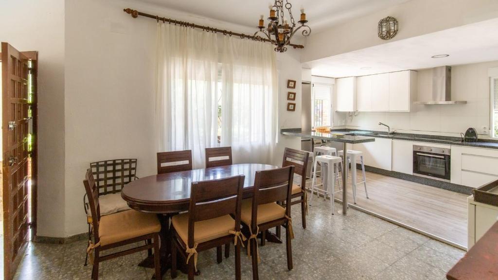 A kitchen or kitchenette at Chalet Brillante Córdoba by Ruralidays