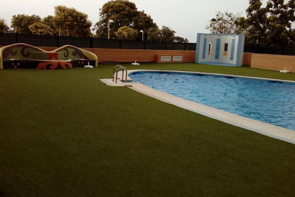 Bazén v ubytování Bajo con gran terraza en Ribera de Cabanes nebo v jeho okolí