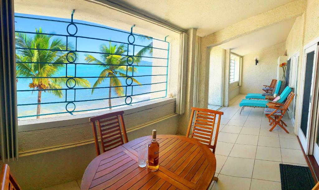 Deluxe oceanfront condo with pool, A/C and Private Beach, Christiansted
