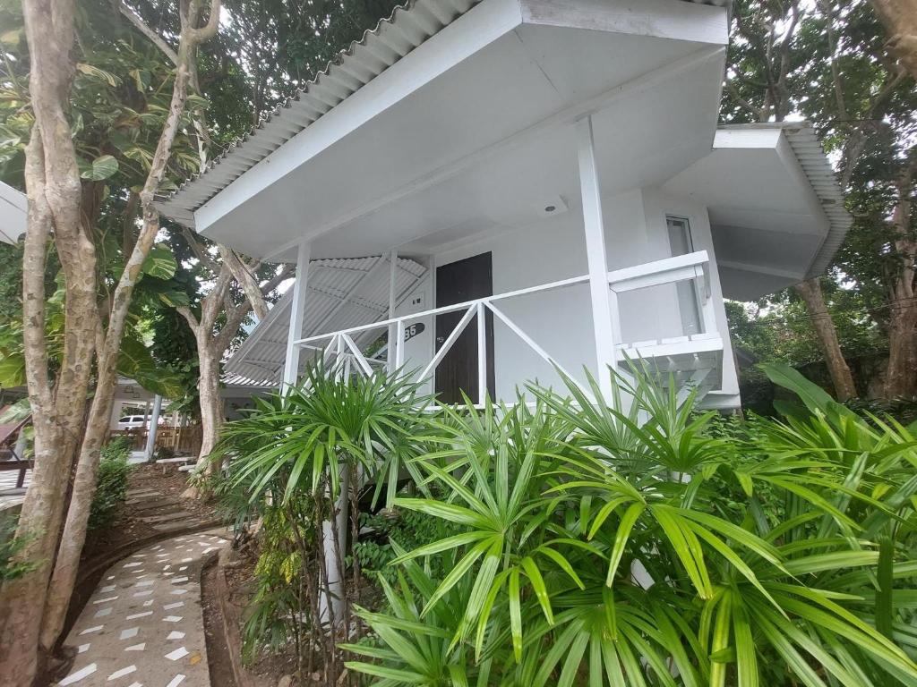 Сад в White house bailan resort