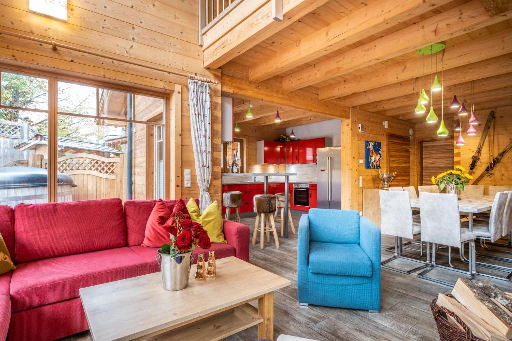 Zona d'estar a The Kaprun Edition - Luxury Chalets & Style Suites