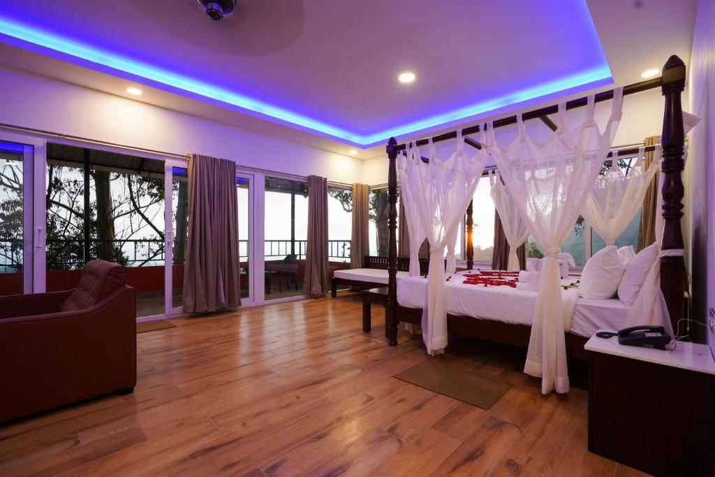 Postel nebo postele na pokoji v ubytování Tea Valley Resort, Munnar
