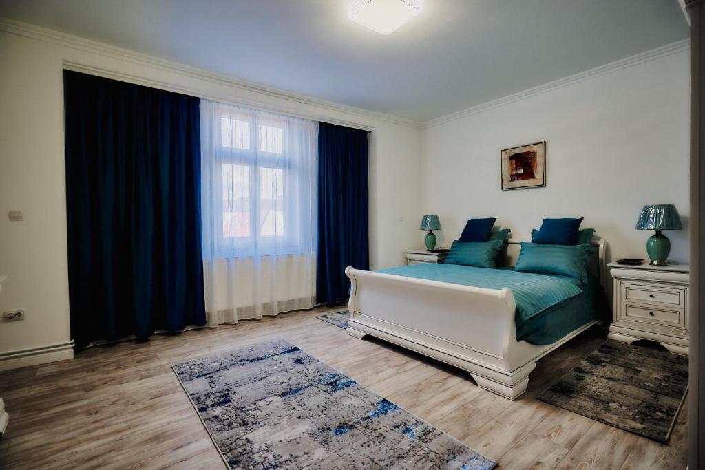 Ένα ή περισσότερα κρεβάτια σε δωμάτιο στο Galiceanu Apart Deluxe