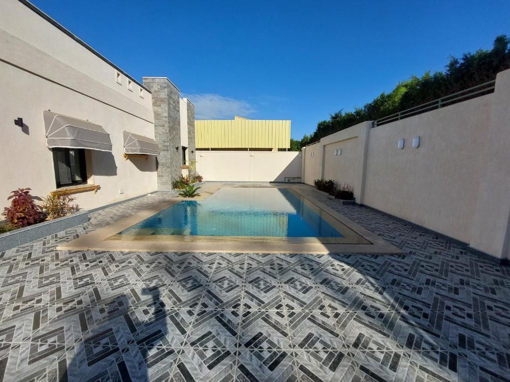 a swimming pool on the floor of a building at فيلا ايجار فى الإسكندرية بجوار مطار برج العرب كينج مريوط in King Mariout