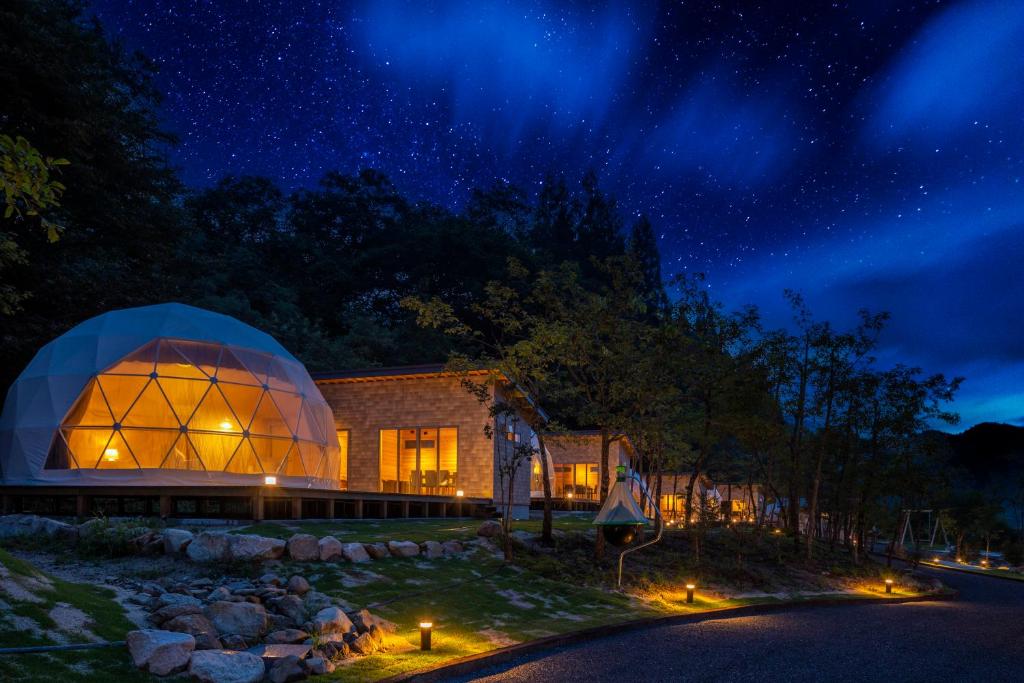 Zahrada ubytování mokki STARDUST GLAMPING