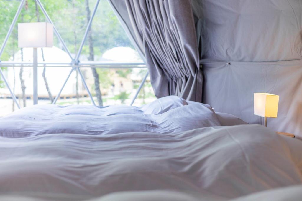 Postel nebo postele na pokoji v ubytování mokki STARDUST GLAMPING