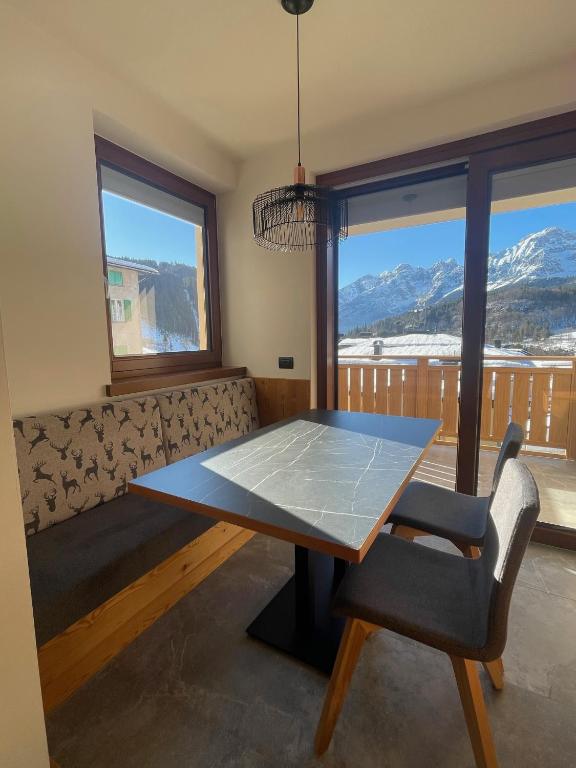 Nespecifikovaný výhled na hory nebo výhled na hory při pohledu z apartmánu