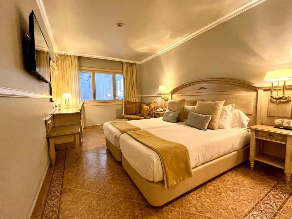 Postel nebo postele na pokoji v ubytování Hotel & SPA Bringué