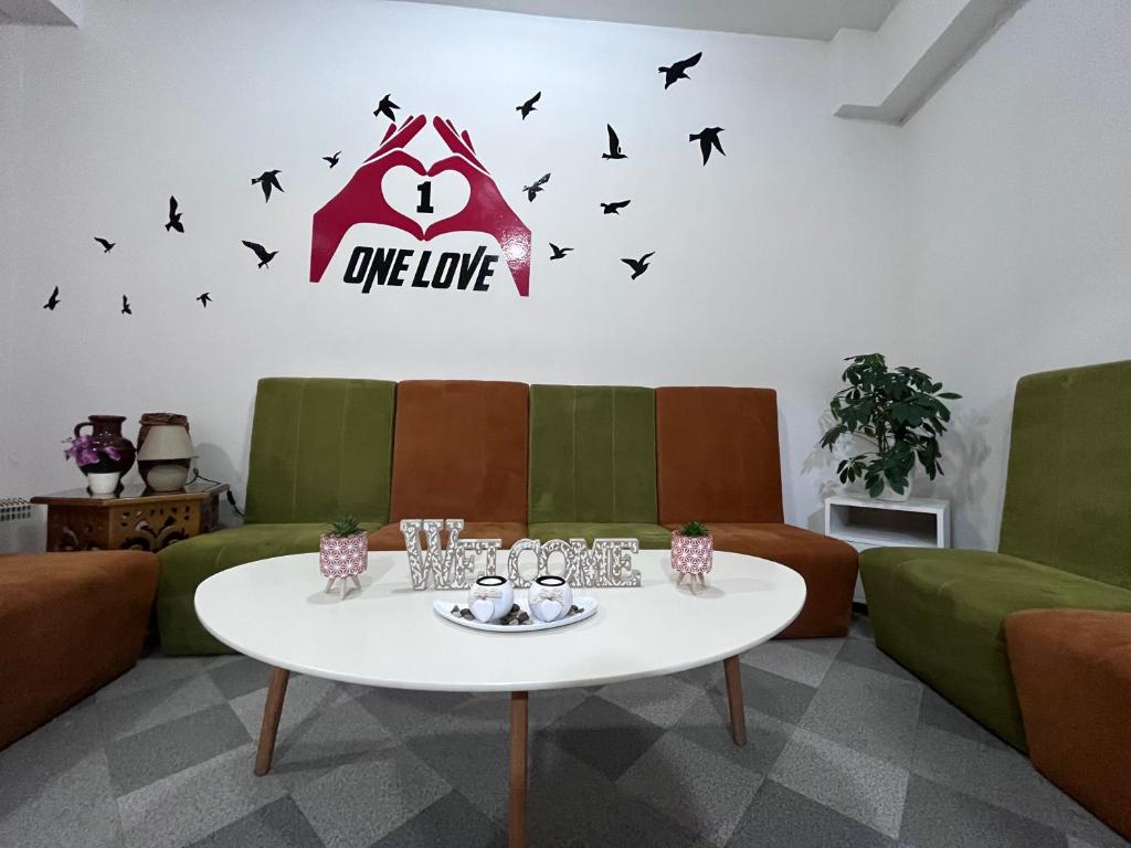 Area soggiorno di One Love
