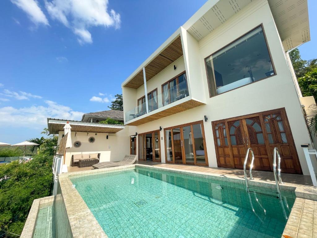 Der Swimmingpool an oder in der Nähe von High Life Villas