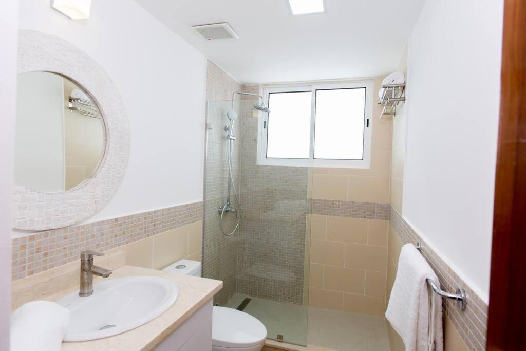 Koupelna v ubytování Ocean Views & Private Beach! Luxury 4BDR Getaway