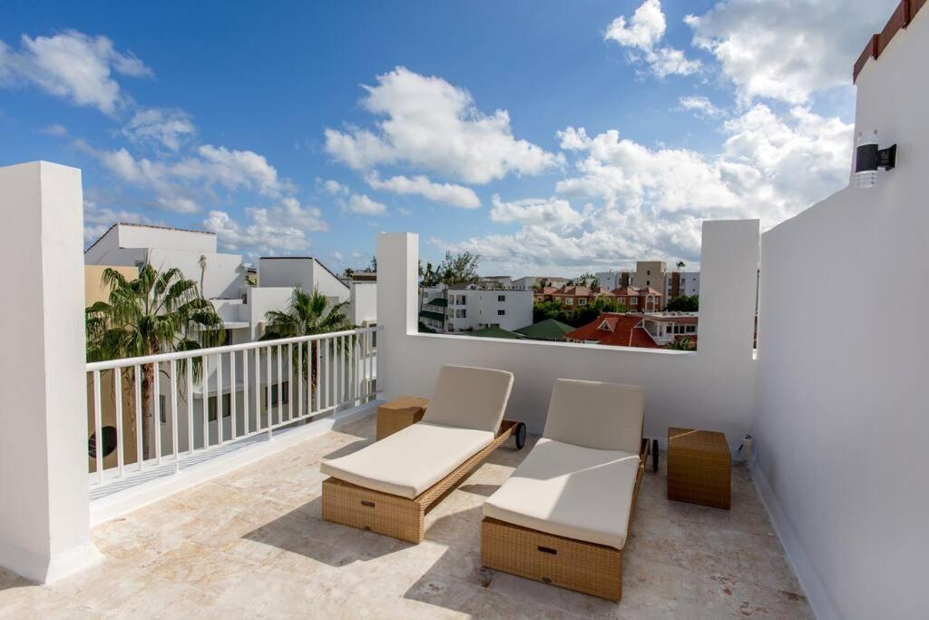 Balkón nebo terasa v ubytování Ocean Views & Private Beach! Luxury 4BDR Getaway