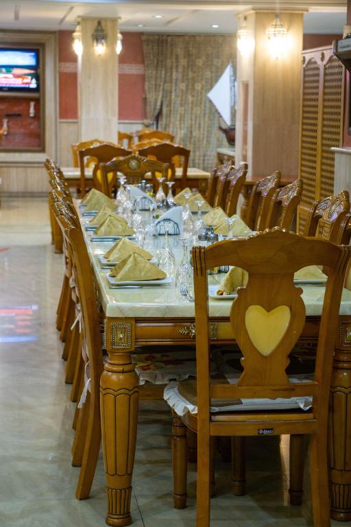 Restoran või mõni muu söögikoht majutusasutuses Hôtel Atenas