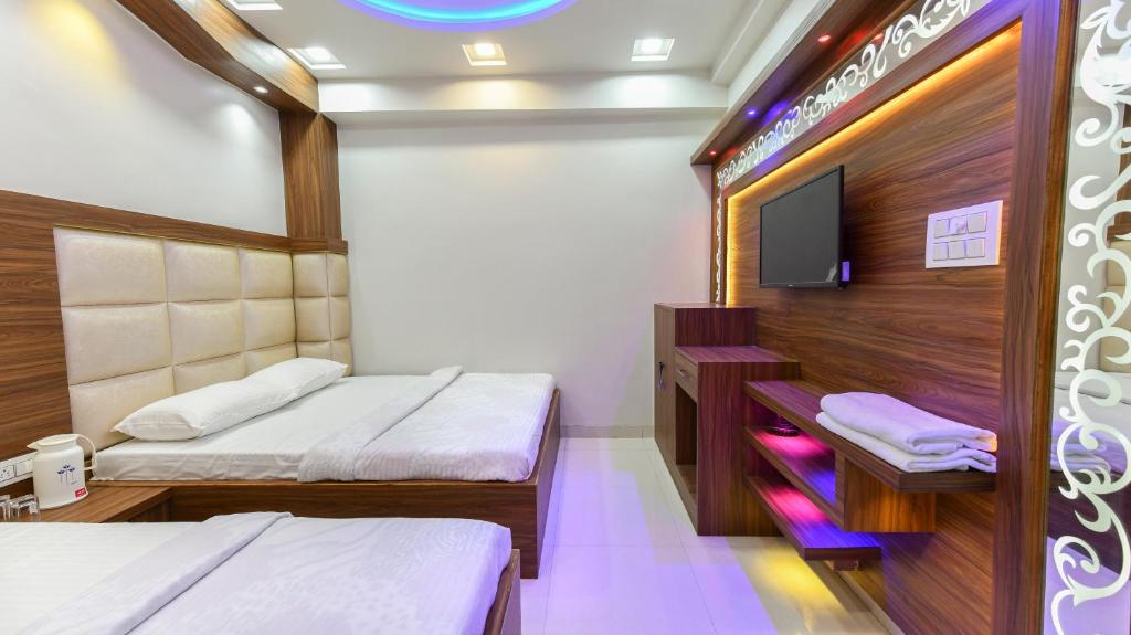Postel nebo postele na pokoji v ubytování HN Palace Homestay