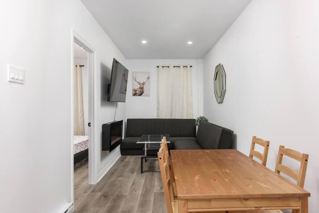 Apartment Beautiful 1 Bedroom Loft in the Heart of Downtown, Montréal