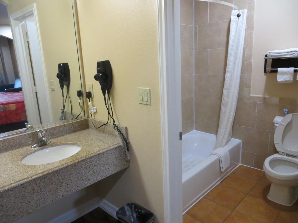 Platinum Inn Katy - Queen Room With Two Queen Beds