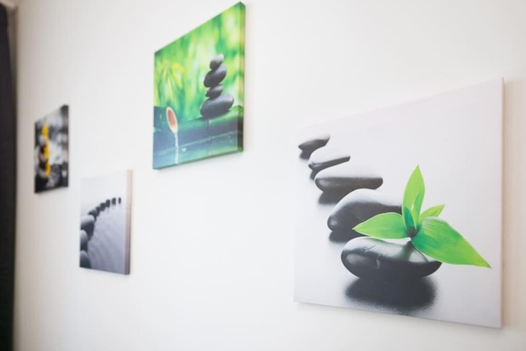 Deluxe City Apartment with balcony! Free Garage Parking included! - 18