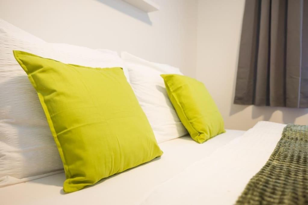 Deluxe City Apartment with balcony! Free Garage Parking included! - 19