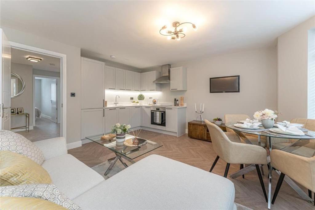 Chich & Cushy apartment in Portobello - Housity