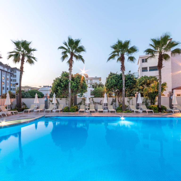 Бассейн в Motto Premium Hotel&Spa или поблизости
