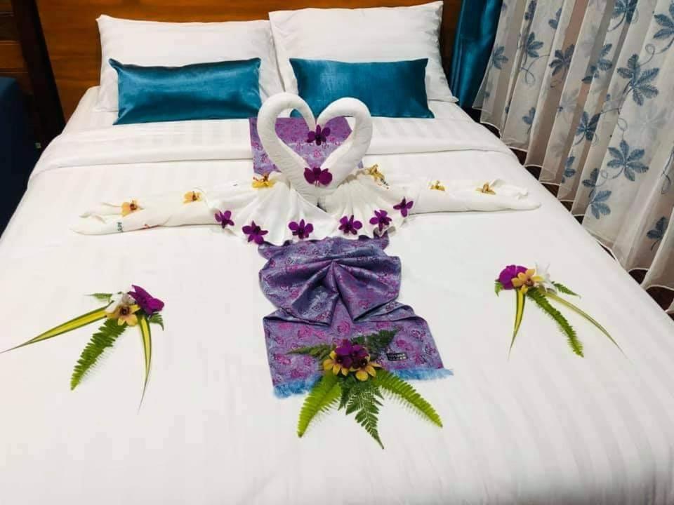 Postel nebo postele na pokoji v ubytování Areeya Phubeach Resort Coliving Coworking