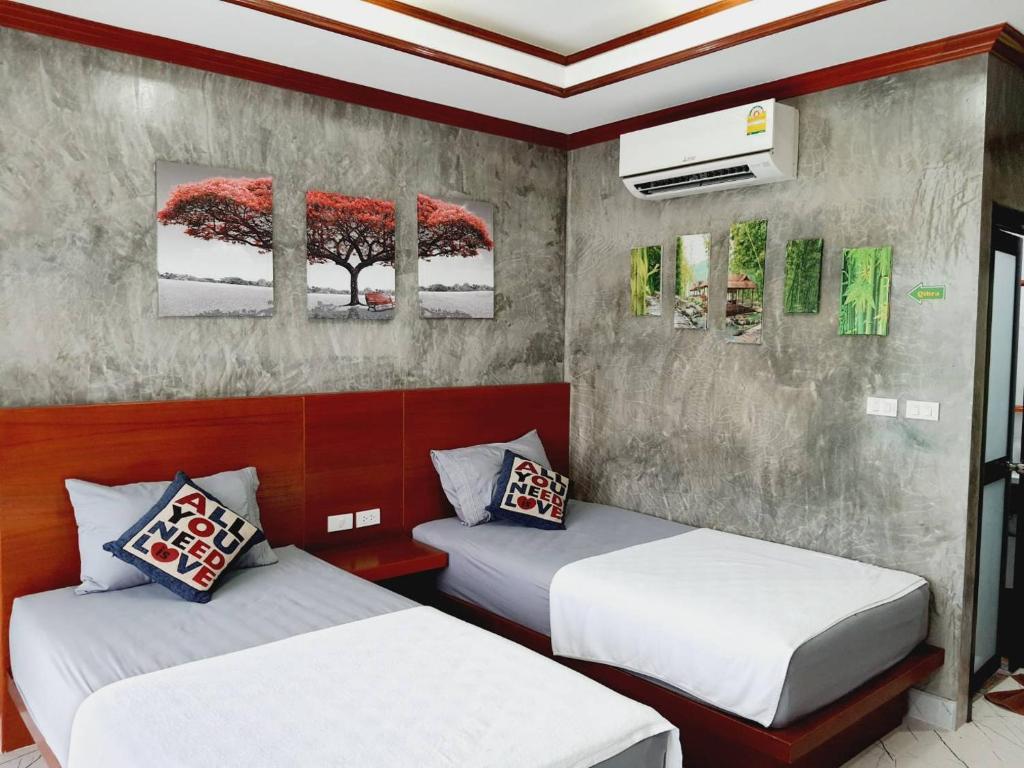 Postel nebo postele na pokoji v ubytování Areeya Phubeach Resort Coliving Coworking