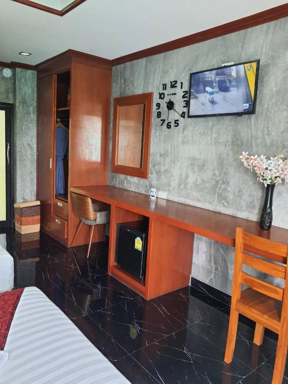 TV a/nebo společenská místnost v ubytování Areeya Phubeach Resort Coliving Coworking