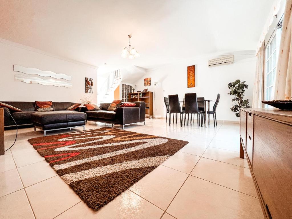 Posezení v ubytování Townhouse with AC in Callao Salvaje, Sonia, CS148