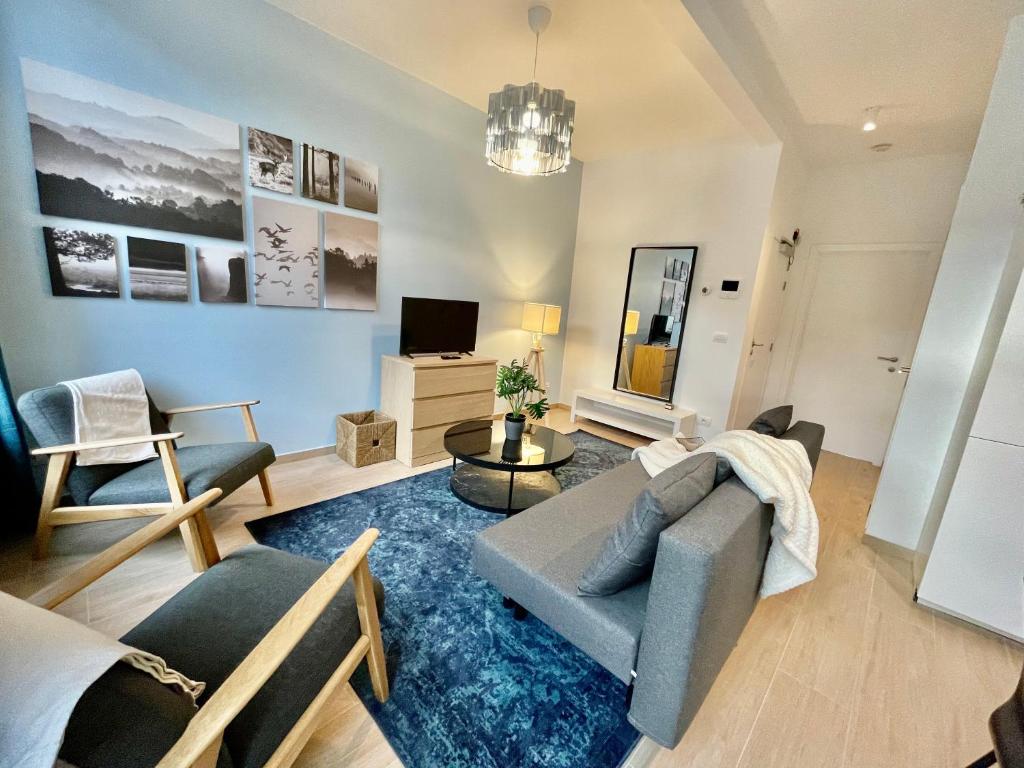 OneLuxStay near Fashion District - One-Bedroom Apartment