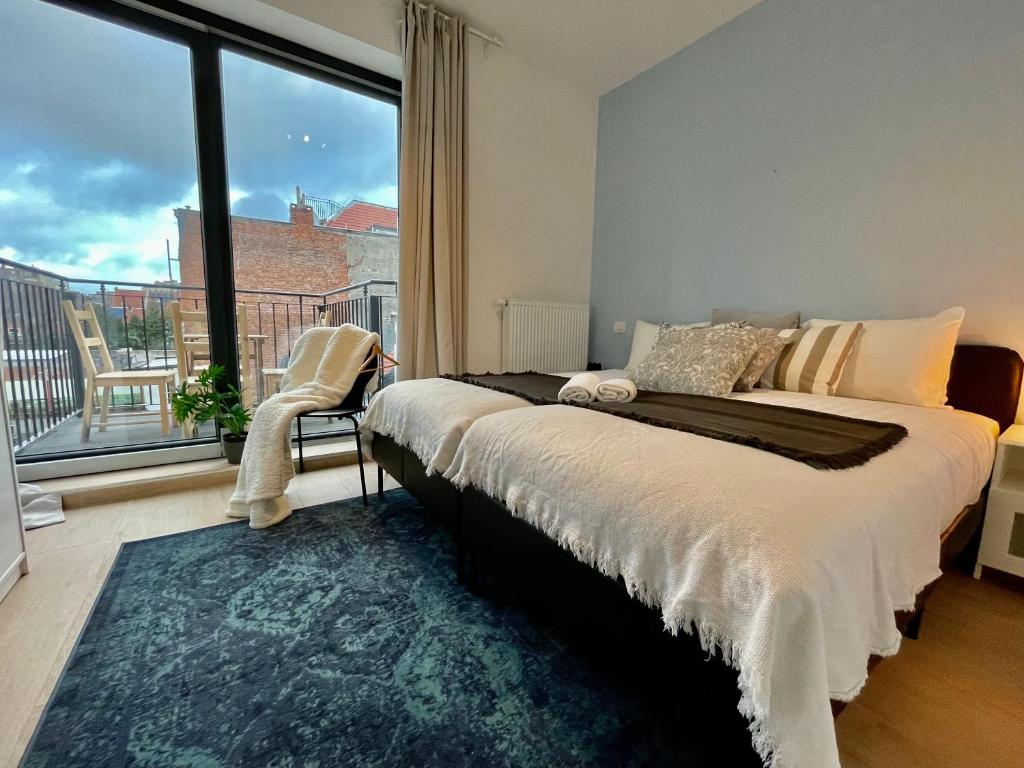 OneLuxStay near Fashion District - Resim 22
