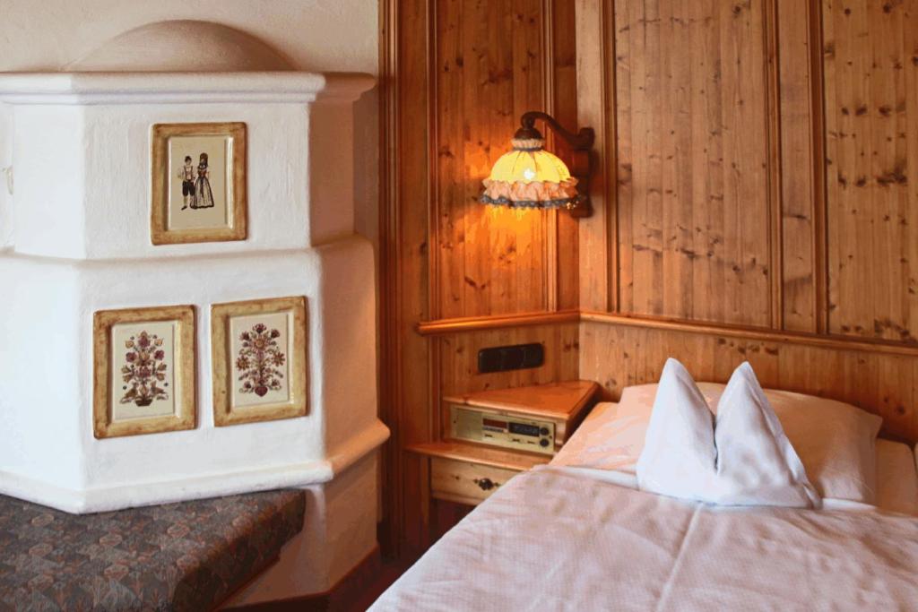 Postel nebo postele na pokoji v ubytování Hotel Gasthof Adler
