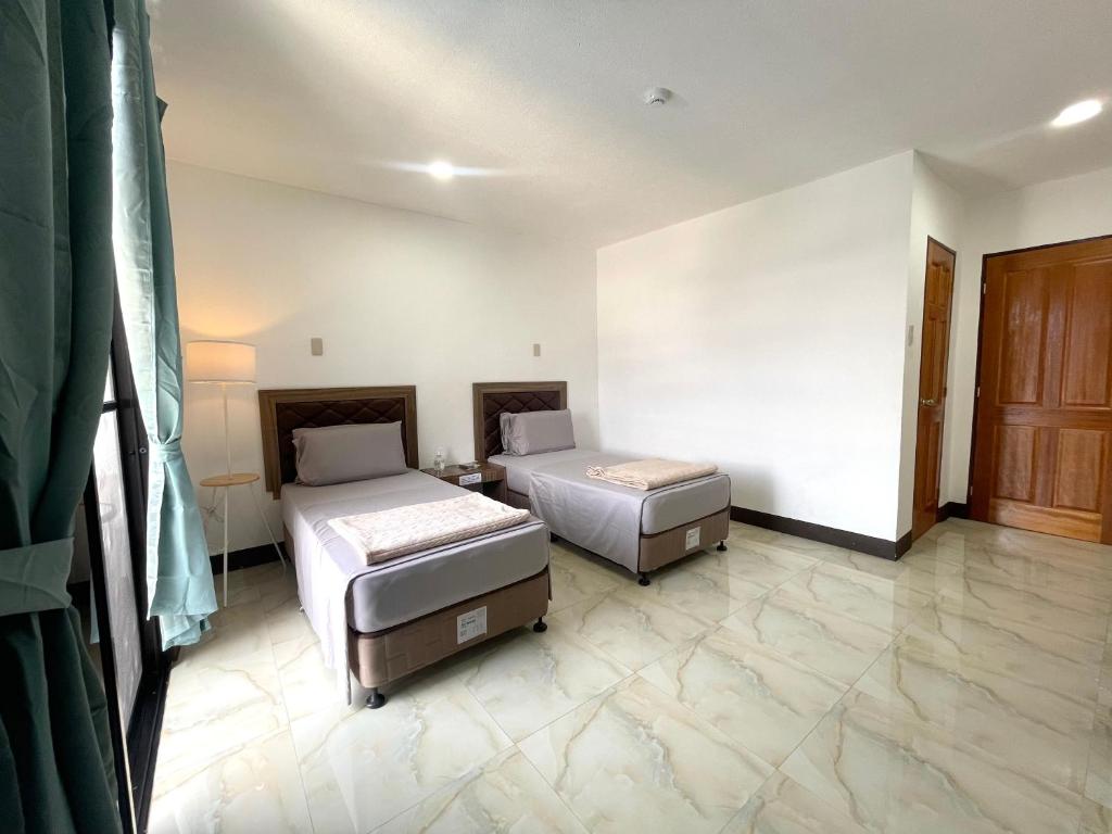 Postel nebo postele na pokoji v ubytování MGH Alona Resort