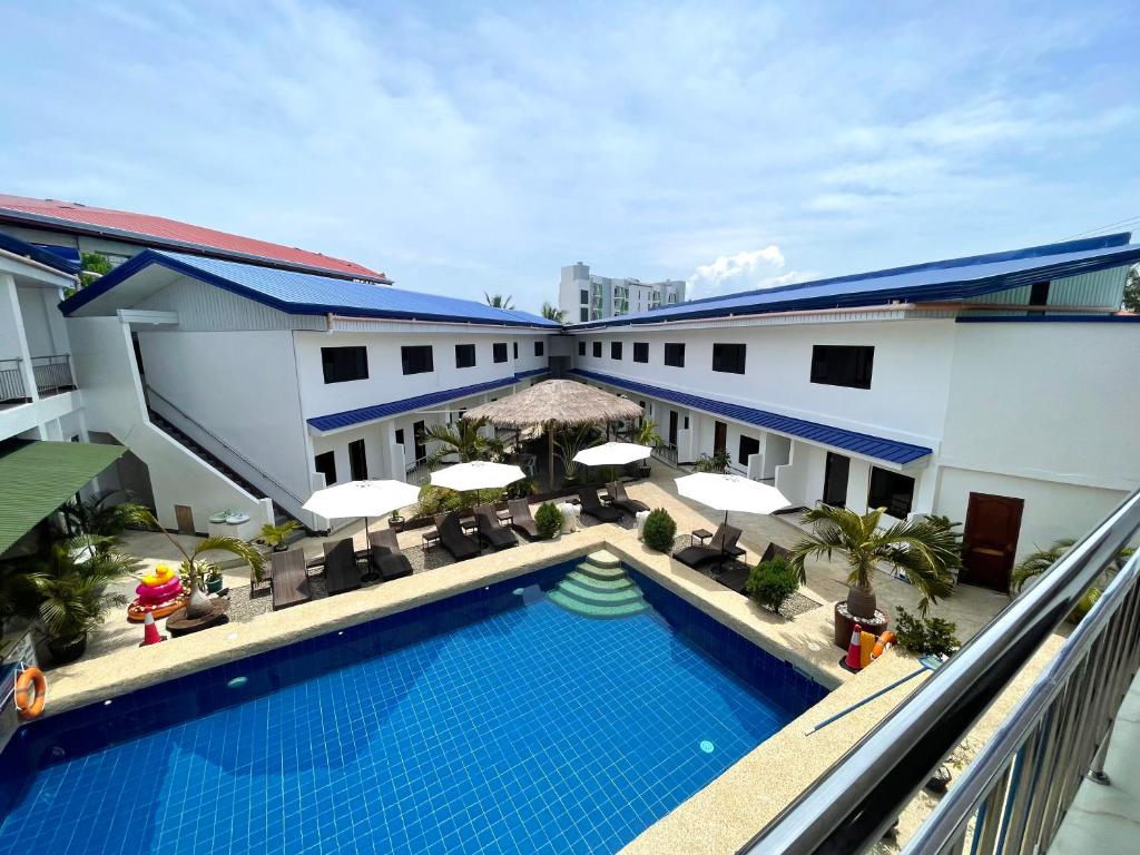 Bazén v ubytování MGH Alona Resort nebo v jeho okolí
