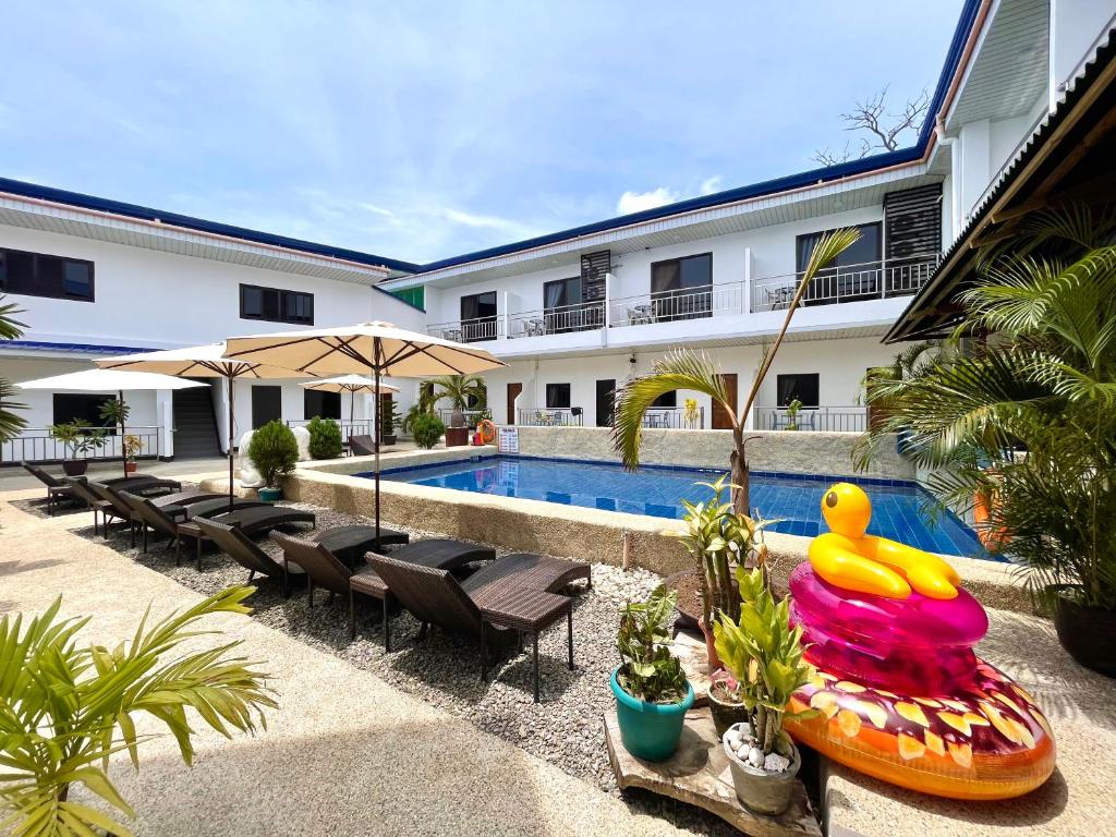 Bazén v ubytování MGH Alona Resort nebo v jeho okolí