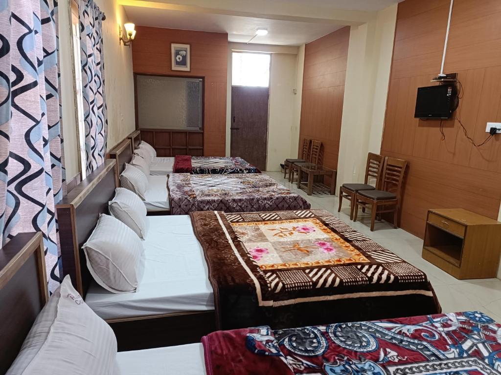 Postel nebo postele na pokoji v ubytování Rainbow Cottages-Budget Friendly rooms