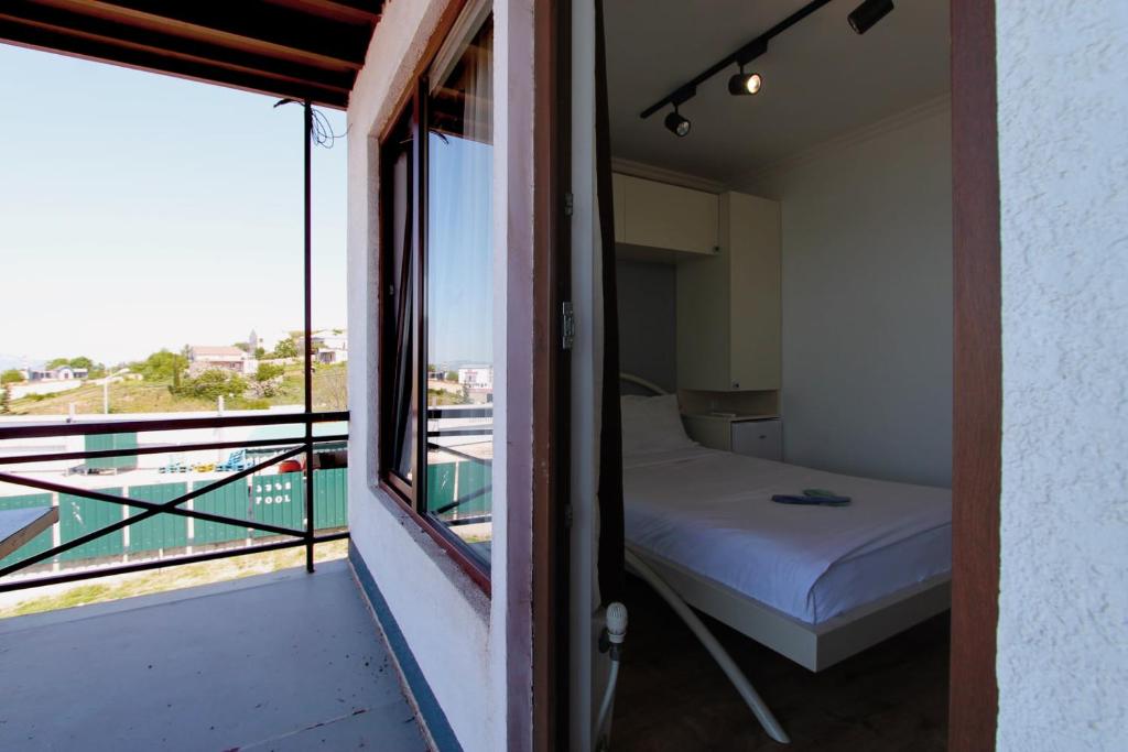 Postel nebo postele na pokoji v ubytování Aphra Hotel Tbilisi