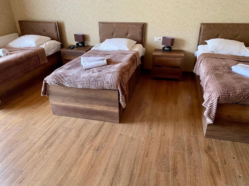 Llit o llits en una habitació de Gudauri Hillsite