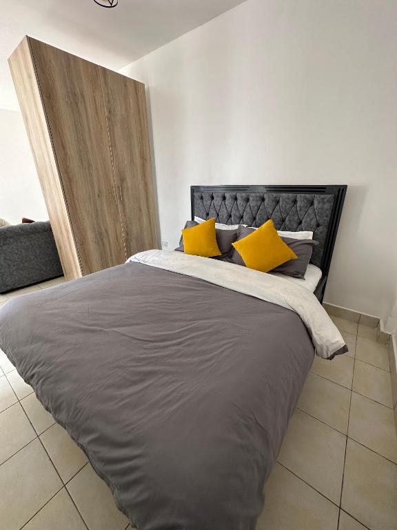 Anmeg Deluxe Rooftop Studio Apartment - One-Bedroom Apartment