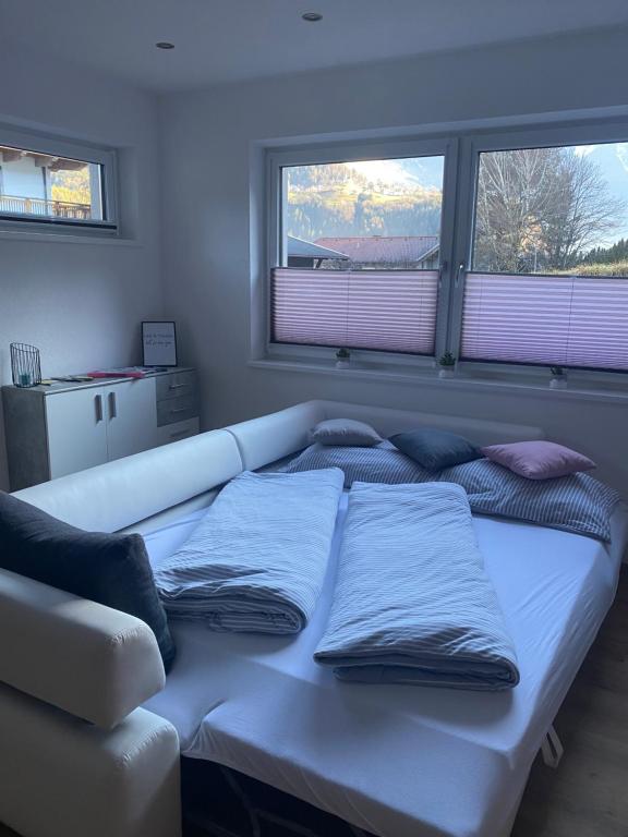 Postel nebo postele na pokoji v ubytování Leonies Appartement