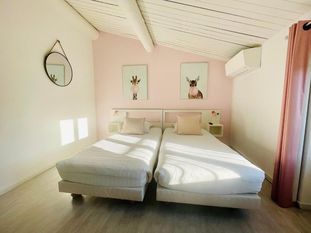 Postel nebo postele na pokoji v ubytování Hôtel La Bastide de Vaison