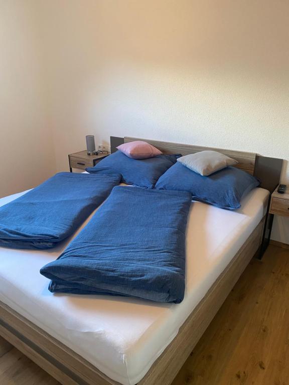 Postel nebo postele na pokoji v ubytování Leonies Appartement