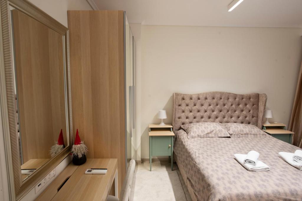 Ag.Sofias pedestrian area luxury ap. & big balcony - 3