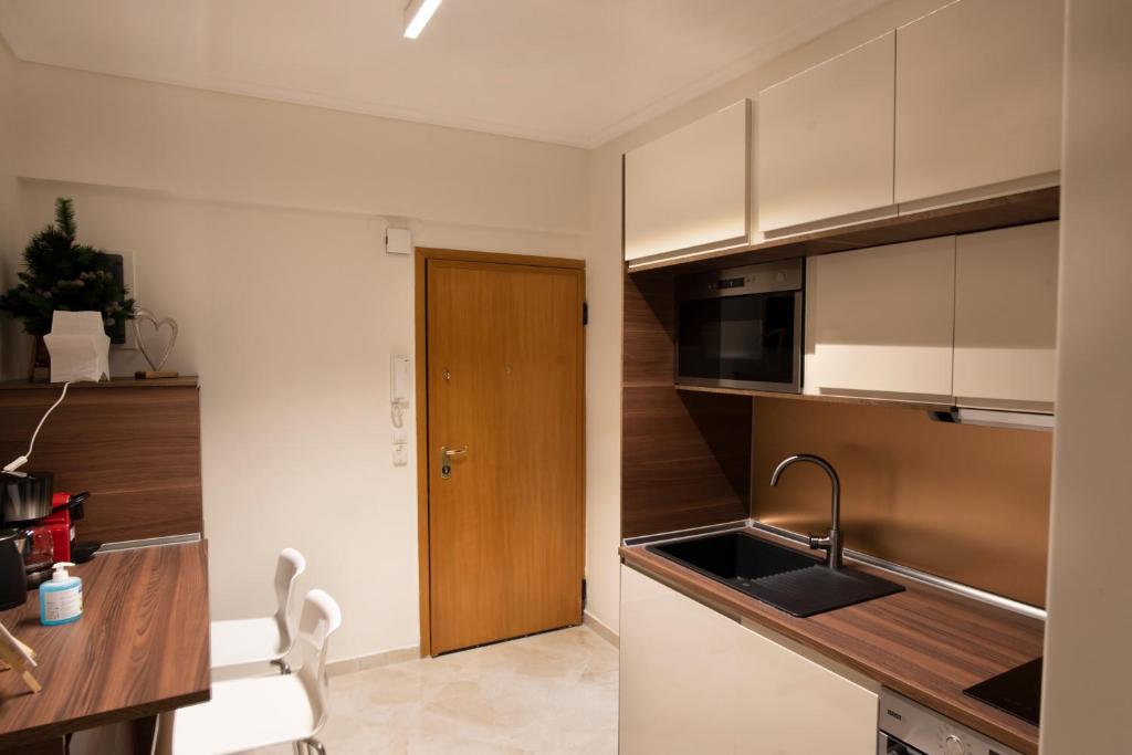 Ag.Sofias pedestrian area luxury ap. & big balcony - 8