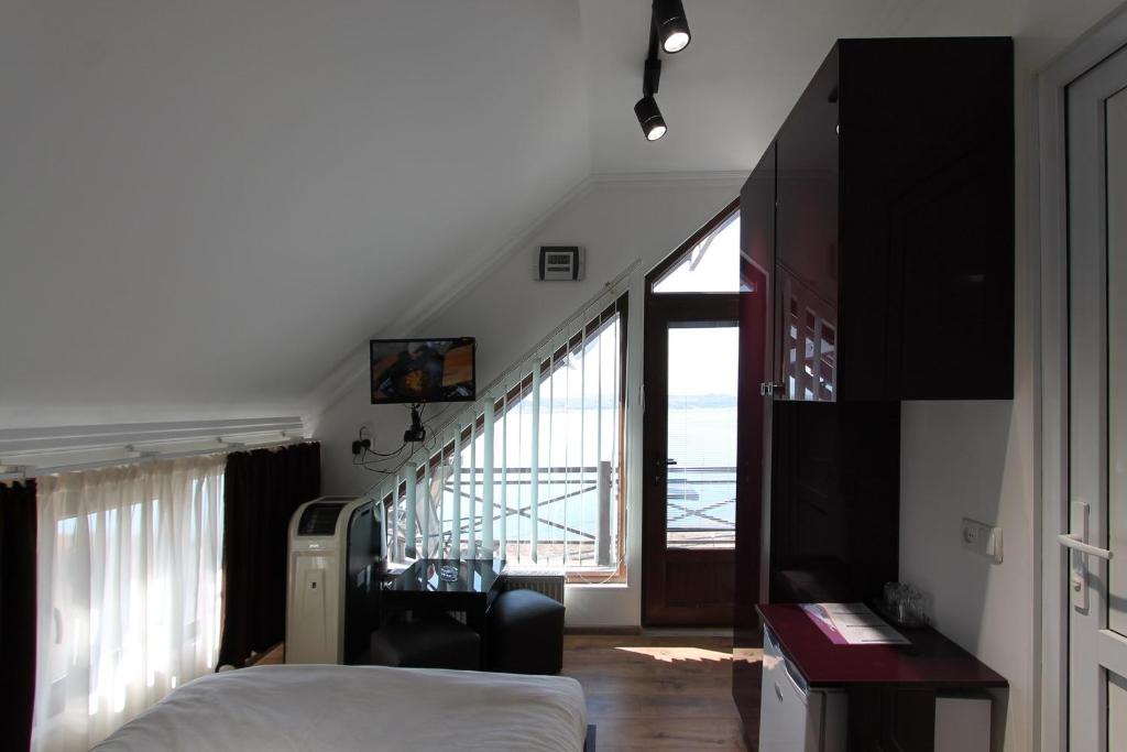 Postel nebo postele na pokoji v ubytování Aphra Hotel Tbilisi