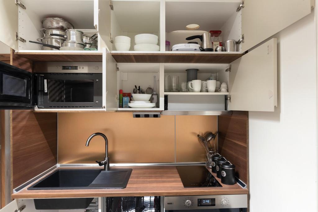 Ag.Sofias pedestrian area luxury ap. & big balcony - 11