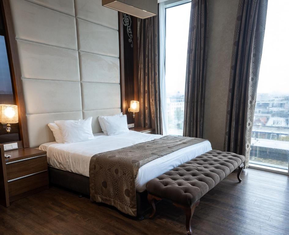 
Large Penthouse Suite with Terrace and City View
