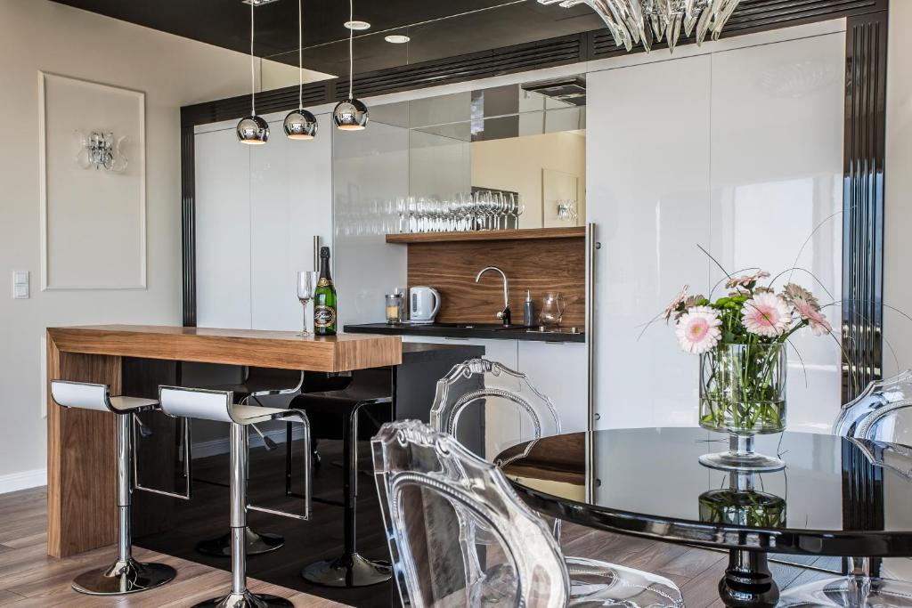 30th+ Floor Apartments in Sky Tower - 11